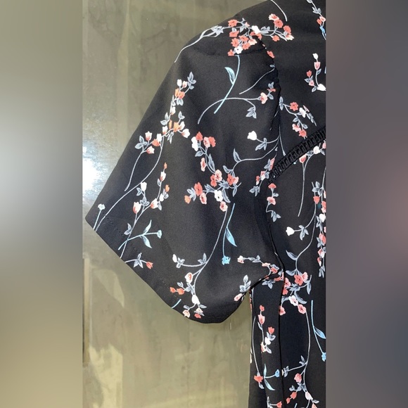 SIENNA SKY FLORAL BLOUSE, WOMEN’S SIZE XS - Picture 13 of 16
